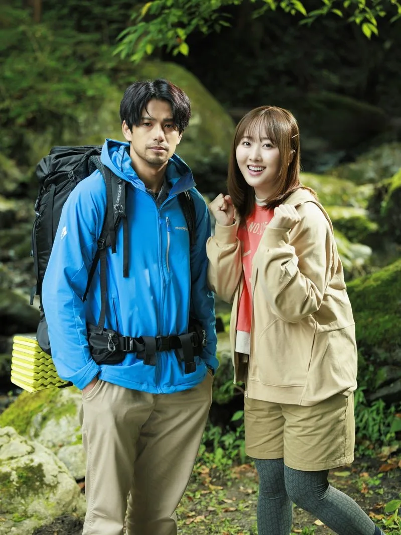 Solo Camping for Two: Um Romance Inesquecível