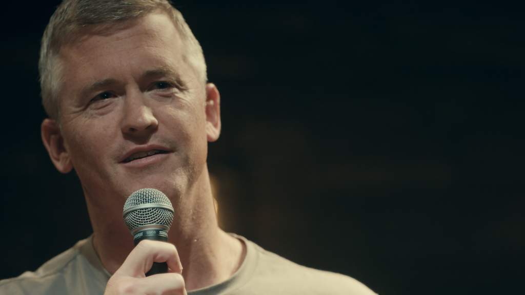 Matt McCusker e o especial hilário A Humble Offering